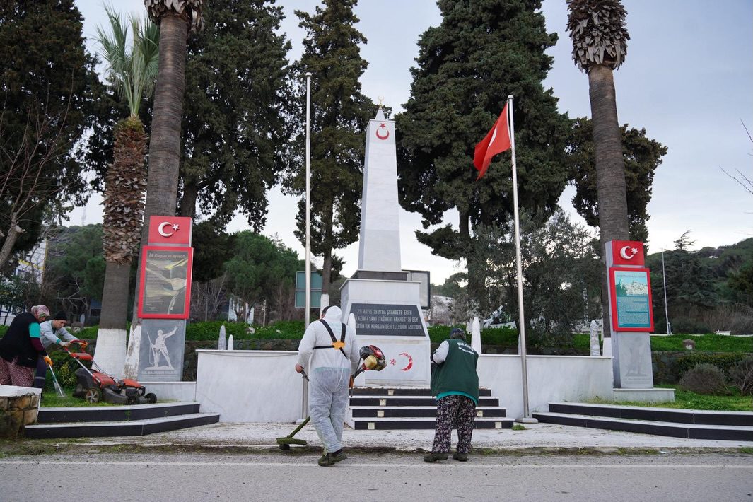 AYVALIK BELEDİYESİ BAHAR HAZIRLIKLARINI SÜRDÜRÜYOR