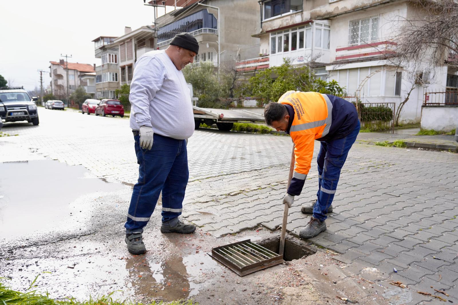 TEMİZLİK İŞLERİ EKİPLERİ 7/24 SAHADA