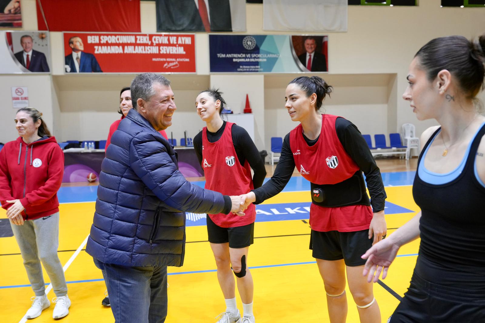 BURHANİYE BELEDİYESPOR’A MORAL ZİYARETLERİ GERÇEKLEŞTİ