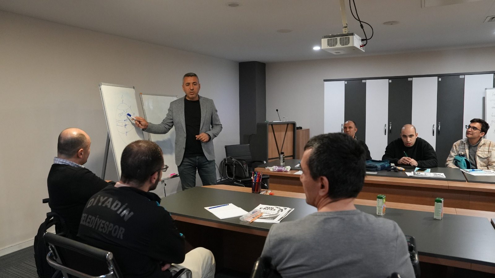 Büyükşehir Kent Konseyi iş birliğiyle özel gereksinimli bireylere e-KPSS Hazırlık Eğitimi dönemini başlattı