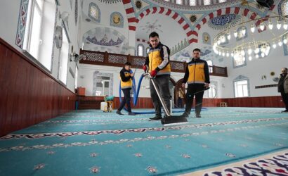 buyuksehirden_camilerde_gul_kokulu_temizlik_5