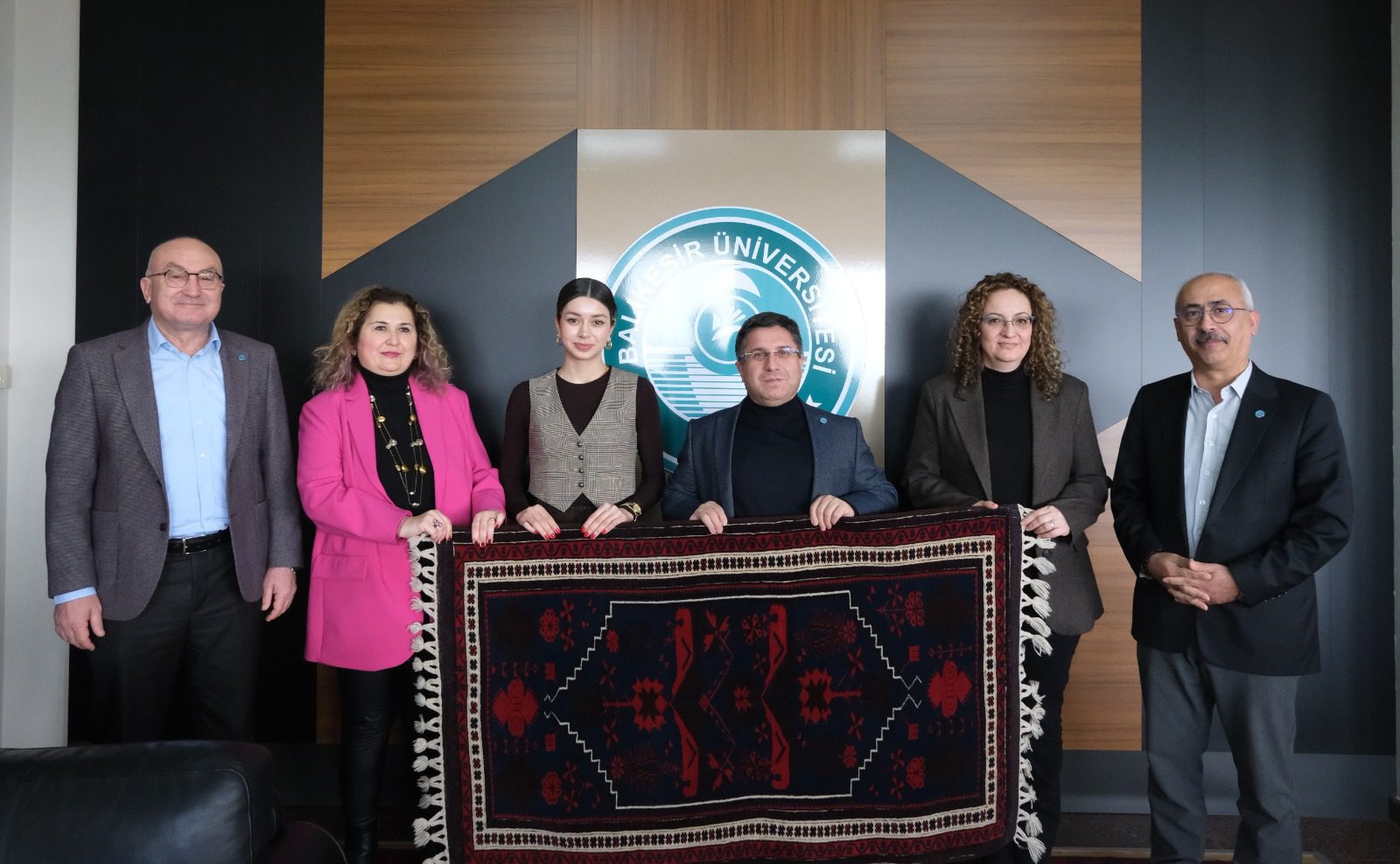 BAÜN Sındırgı MYO Öğrencilerinden Kültürel Miras ve Erişilebilirliği Halı Motiflerinde Buluşturan TÜBİTAK Projesi