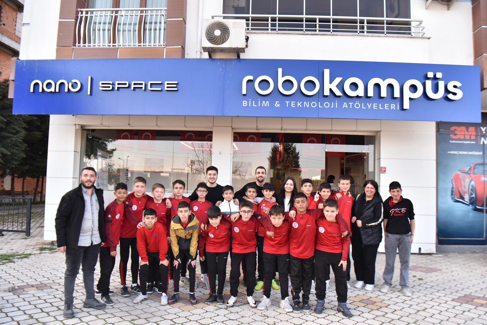 ALTIEYLÜL BELEDİYESPOR SPORCULARI BİLİM DÜNYASINI KEŞFETTİ SPORUN DİSİPLİNİ BİLİMİN MERAKIYLA BULUŞTU