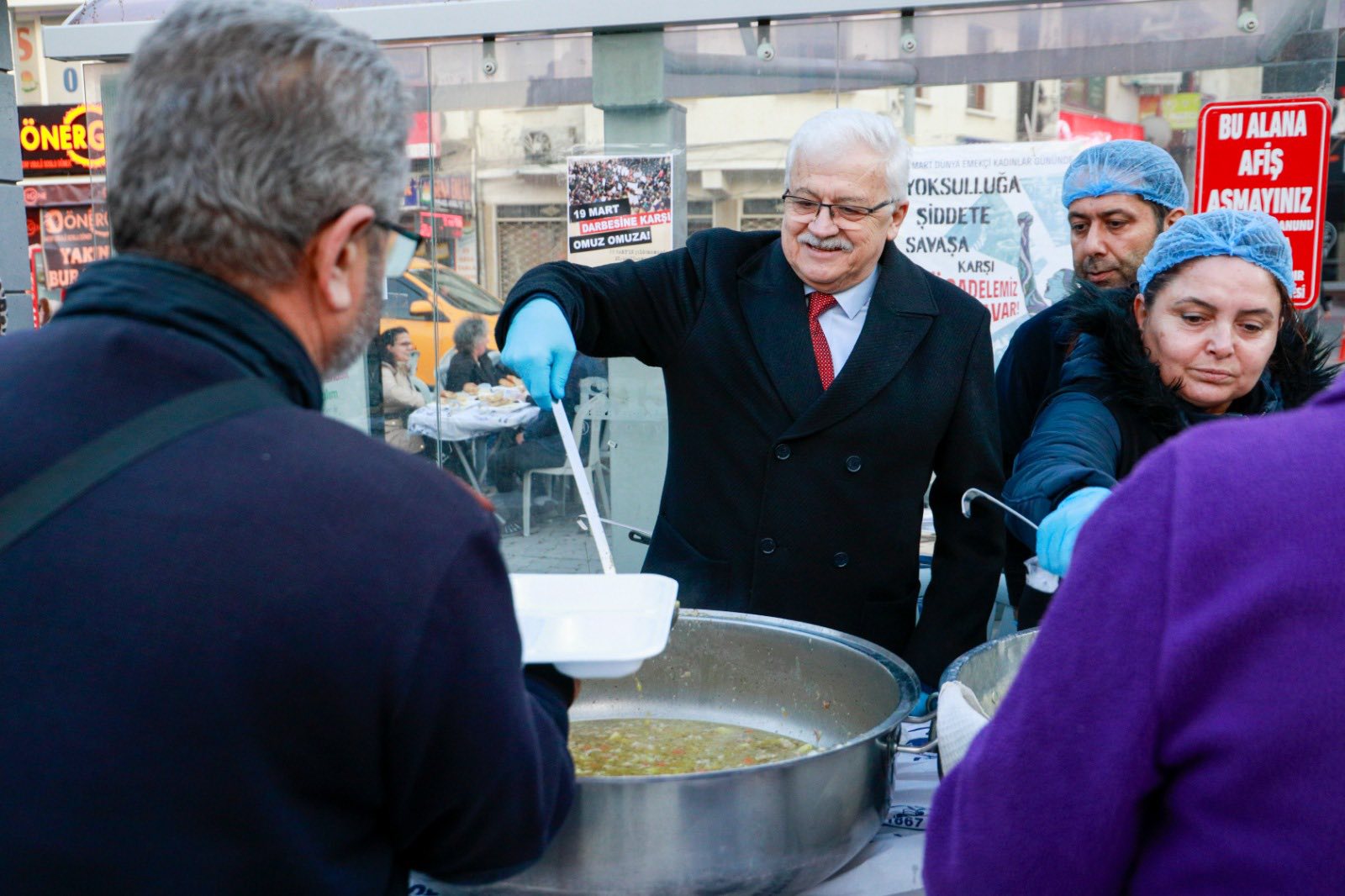 KADİR GECESİ İFTARINDA BURHANİYELİLER CUMHURİYET MEYDANI’NDA BULUŞTU