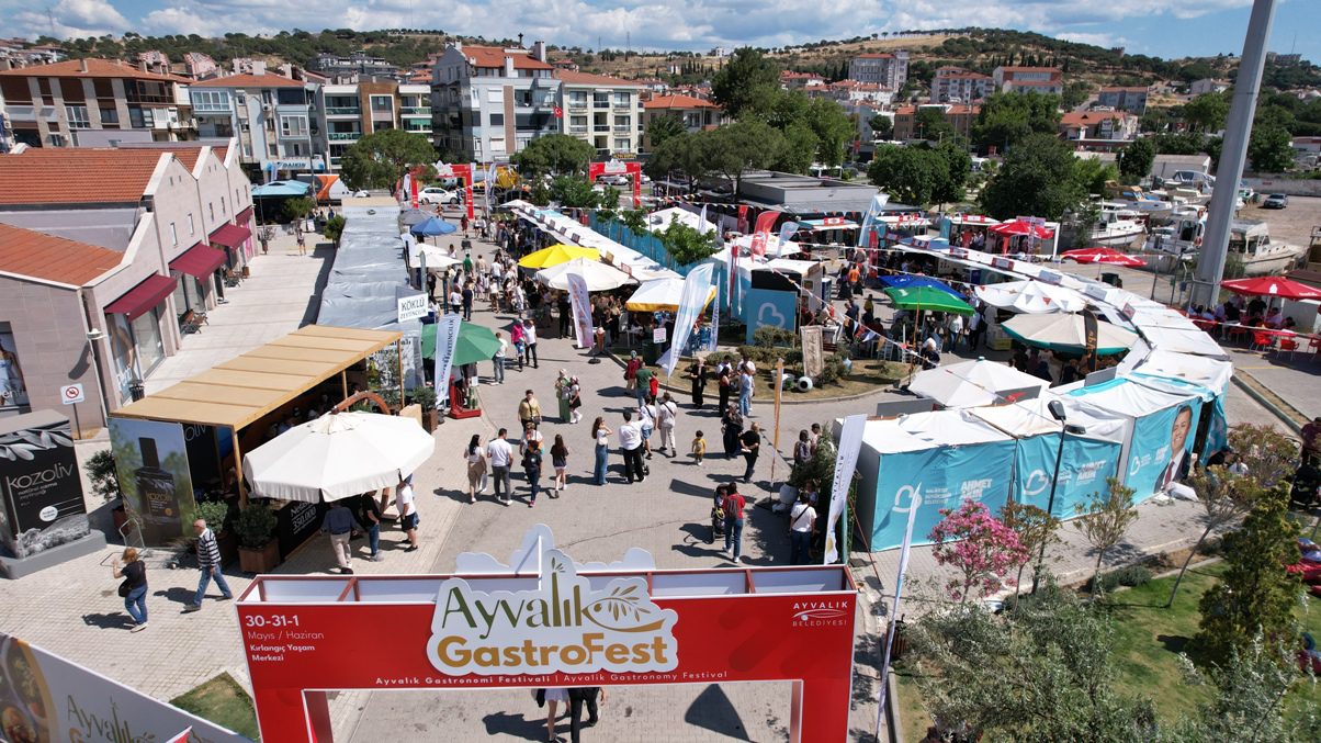 Ayvalık Belediye Başkanı Mesut Ergin, 2025 yılında yaşama geçirilen projeleri anlattı.