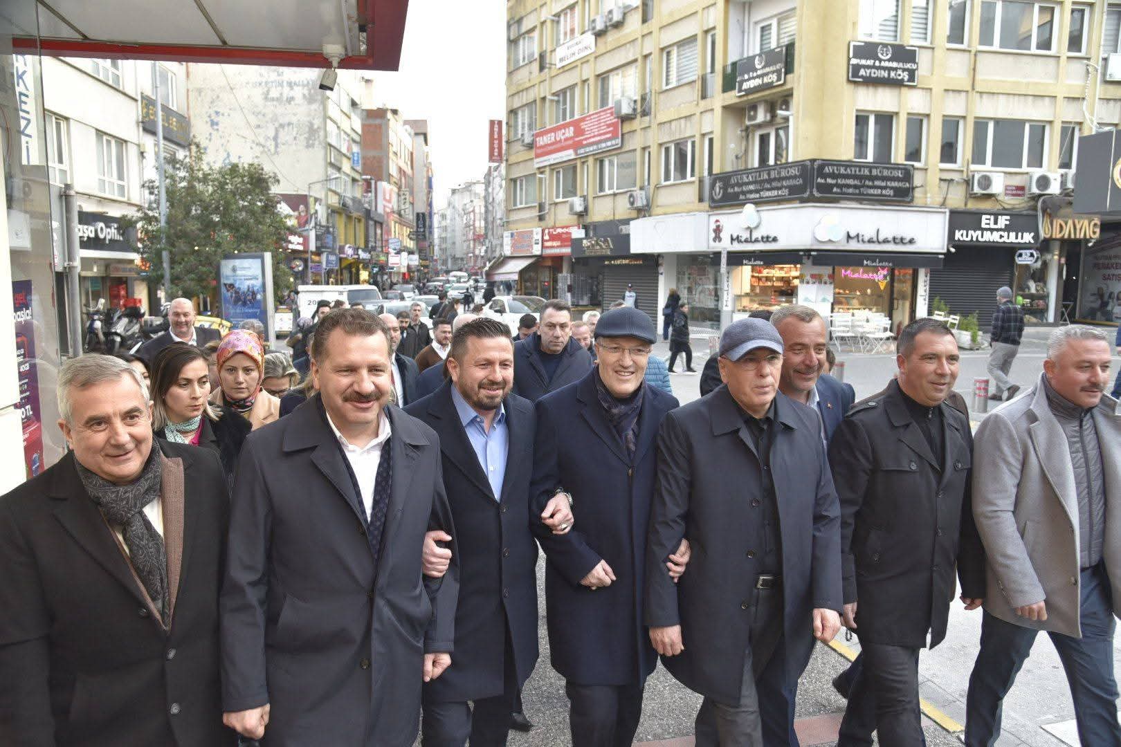 Balıkesir’de Gönül Köprüleri Kuruldu: Millî Kuvvetler’de 10 Bin Kişilik Dev İftar!