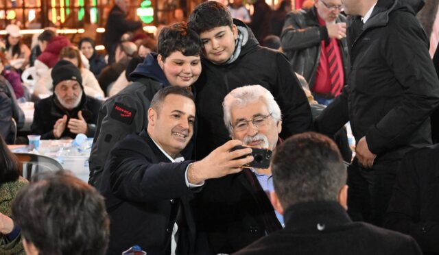 akin_erdekli_hemseriyleriyle_iftar_sofrasinda_bulustu_11