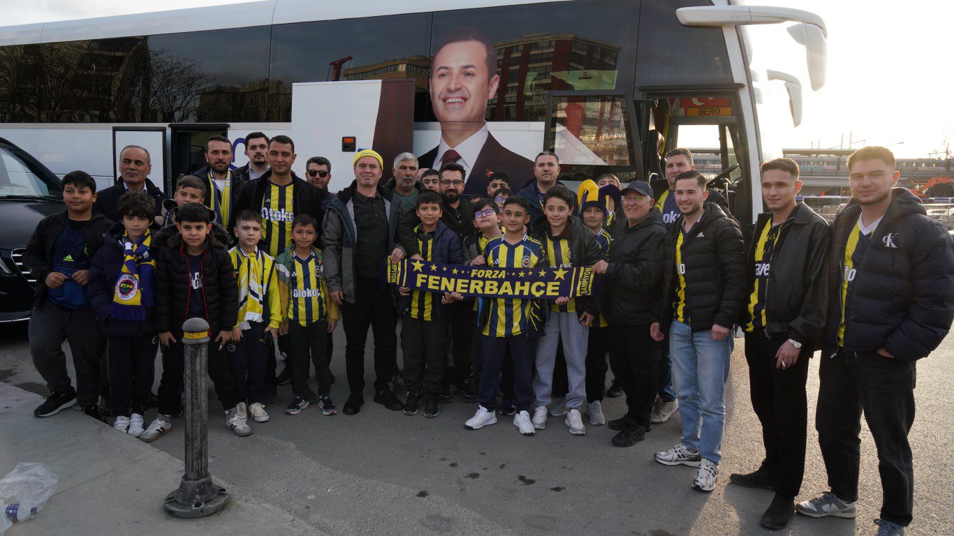 Sındırgılı depremzede gençlere Başkan Akın dan destek