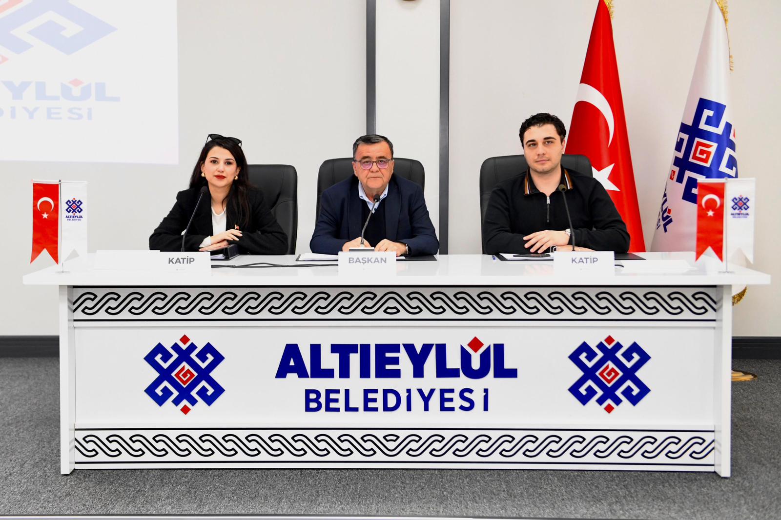 ALTIEYLÜL BELEDİYESİ’NDE FAALİYET RAPORU 11 YIL SONRA OY BİRLİĞİYLE KABUL EDİLDİ