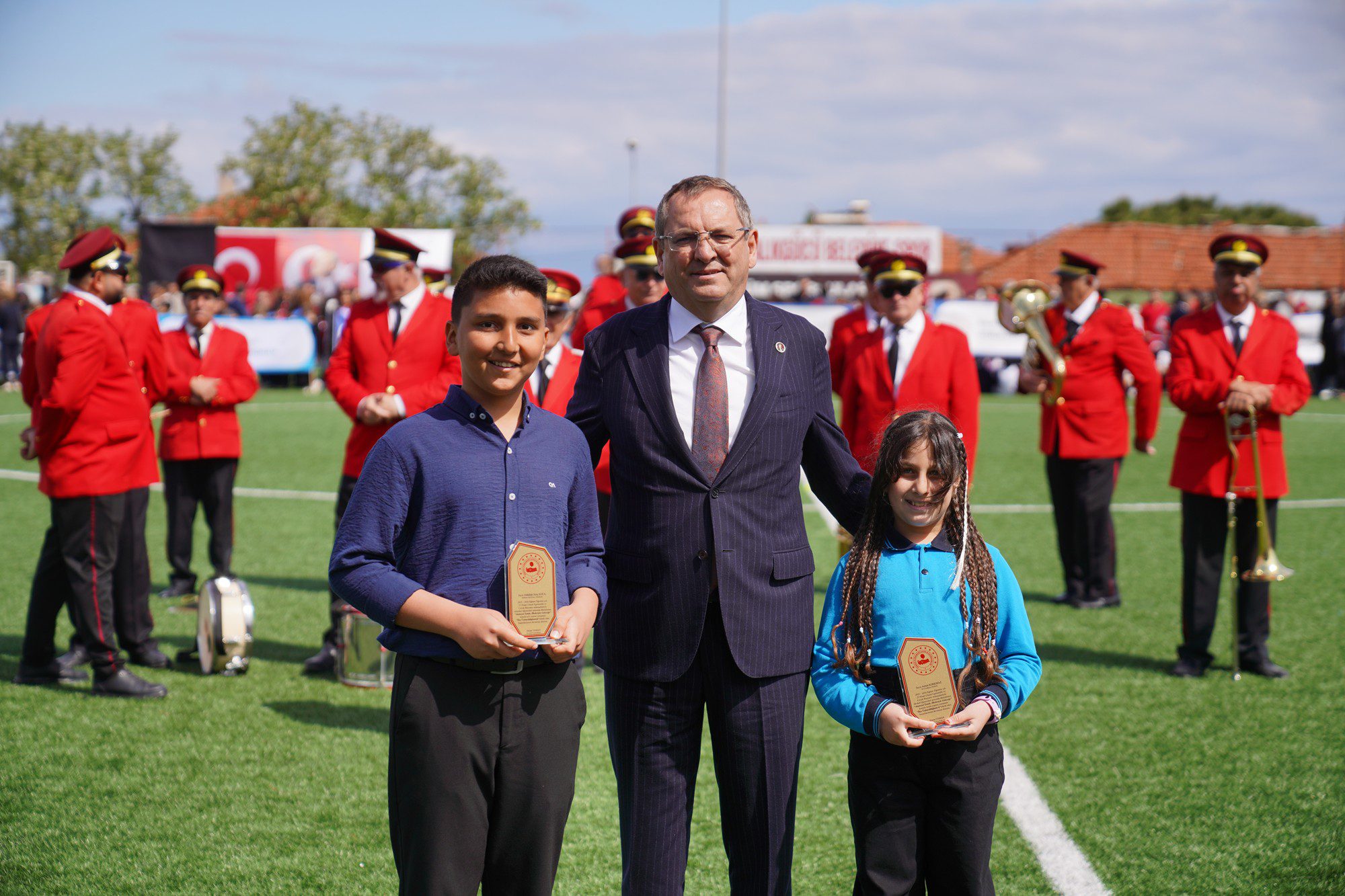 AYVALIK’TA 23 NİSAN COŞKUSU