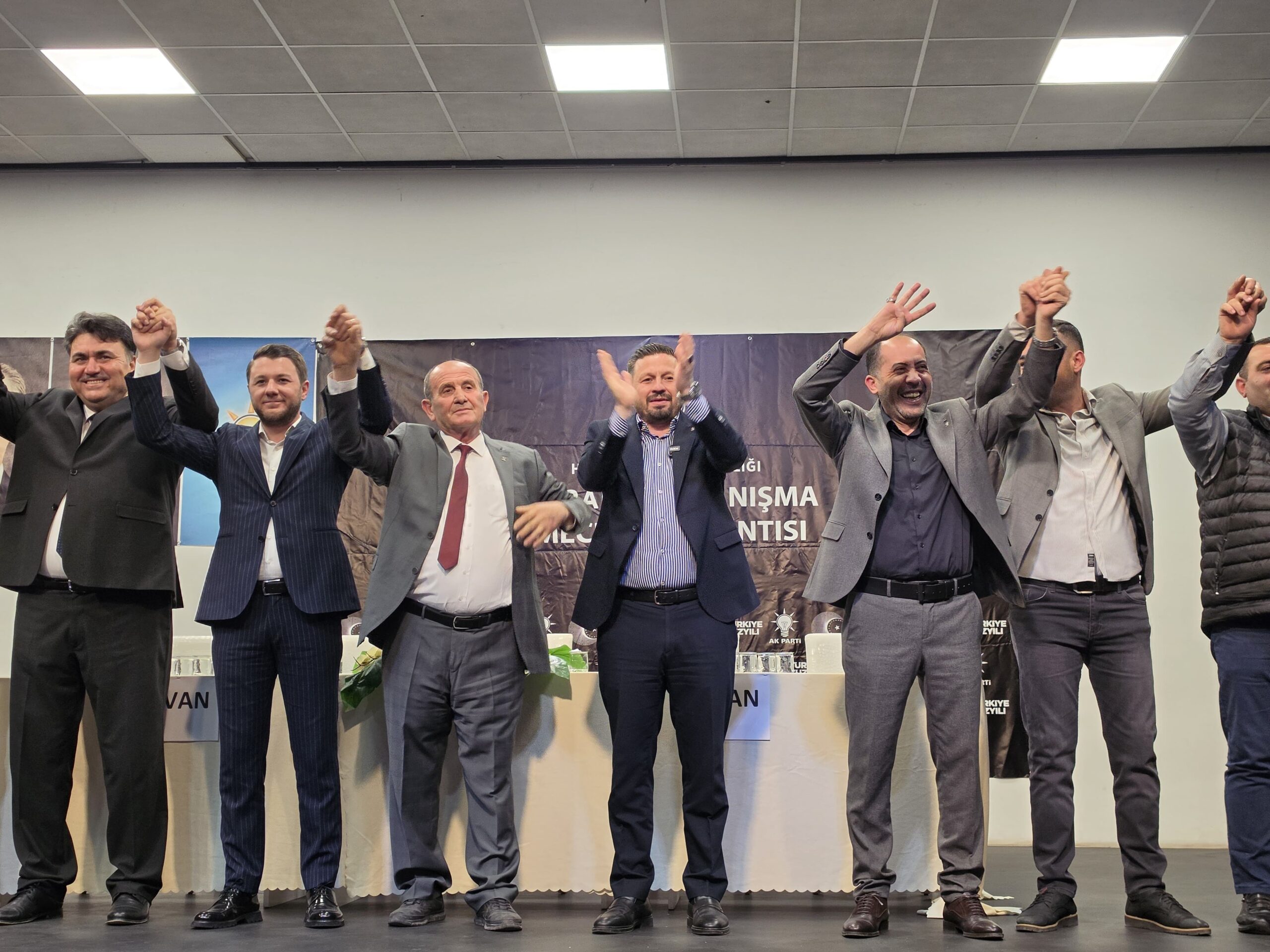 AK PARTİ HAVRAN’DA GÖVDE GÖSTERİSİ YAPTI