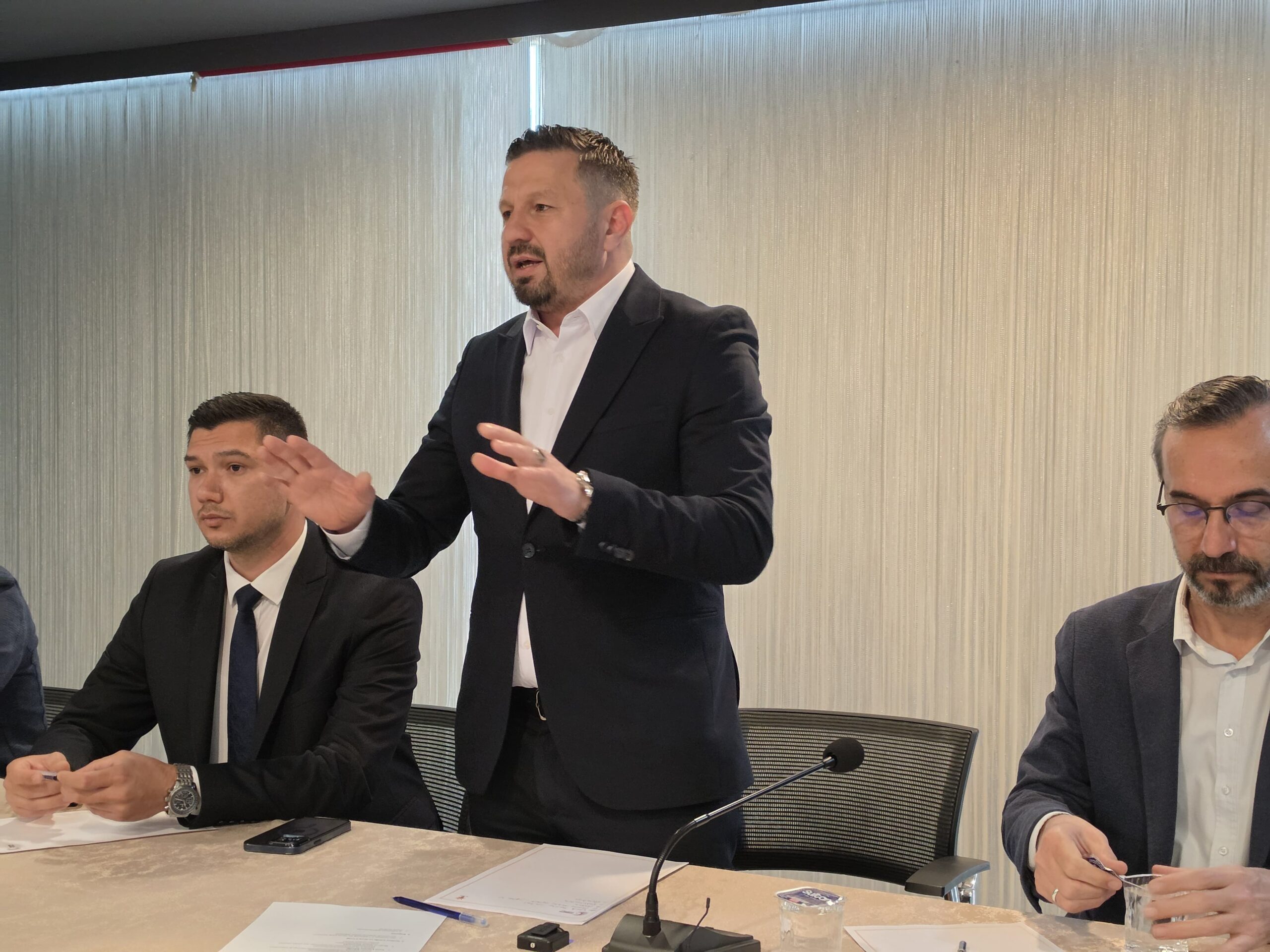 Başkan Aydemir Altıeylül’lü Muhtarlarla Bir Araya Geldi.