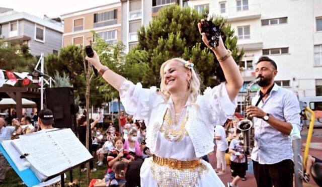 04 Sevim Kahya ve SakoBand Orkestrası (1)