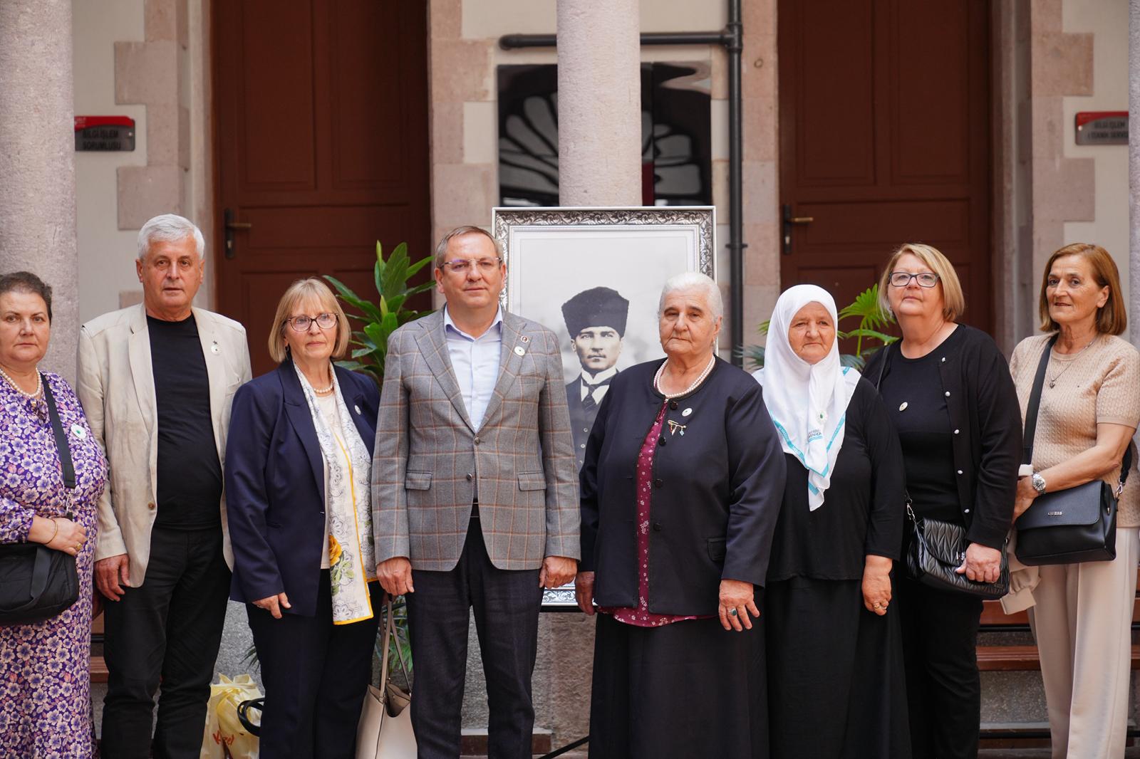 Srebrenitsa Anneleri Ayvalık’ta: “Acımızı unutmadık, unutturmayacağız”