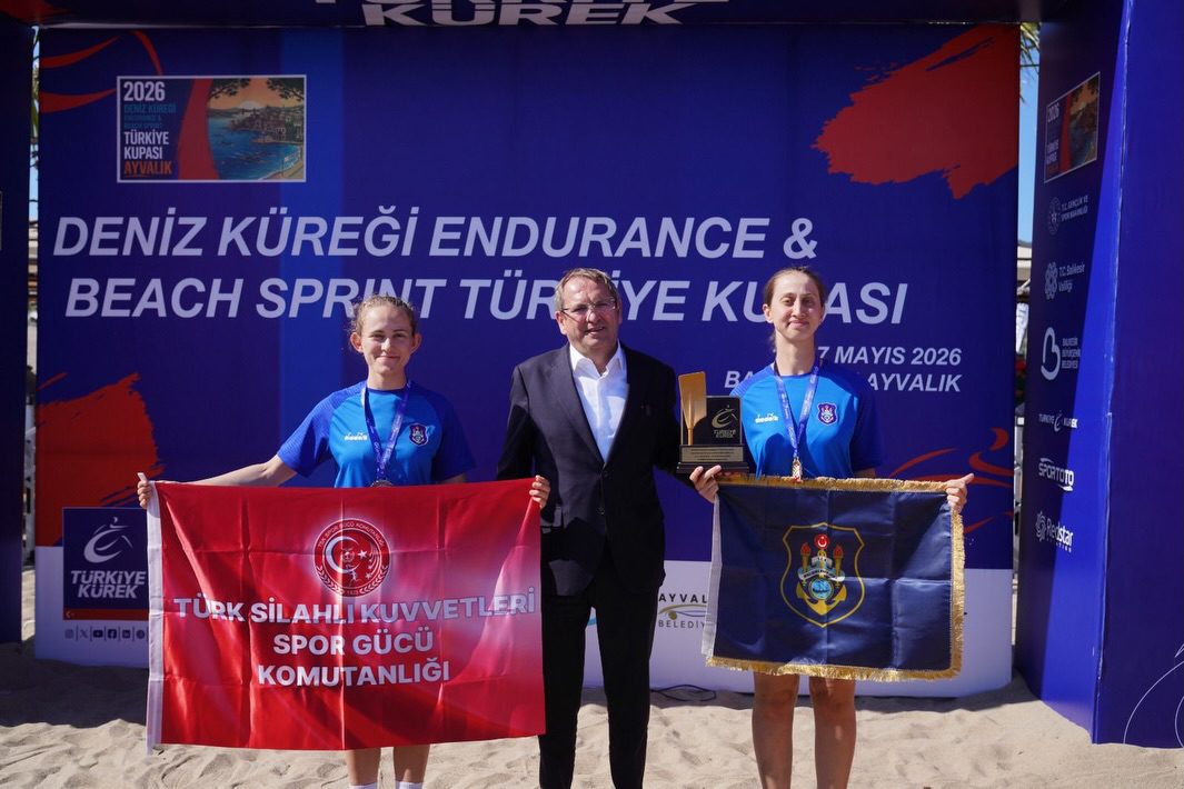 700 sporcu Sarımsaklı’da kulaç attı