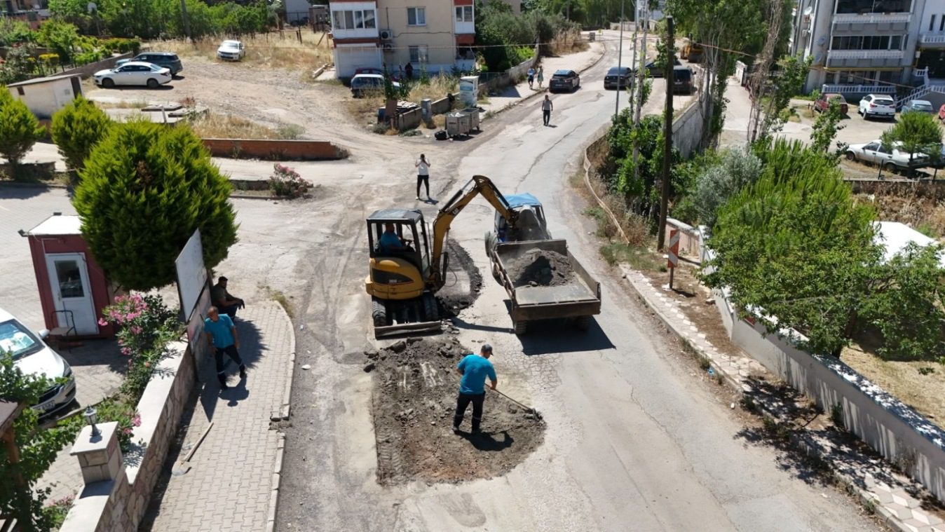 Ayvalık’ta Doğalgaz Sonrası Yol Onarımları Sürüyor