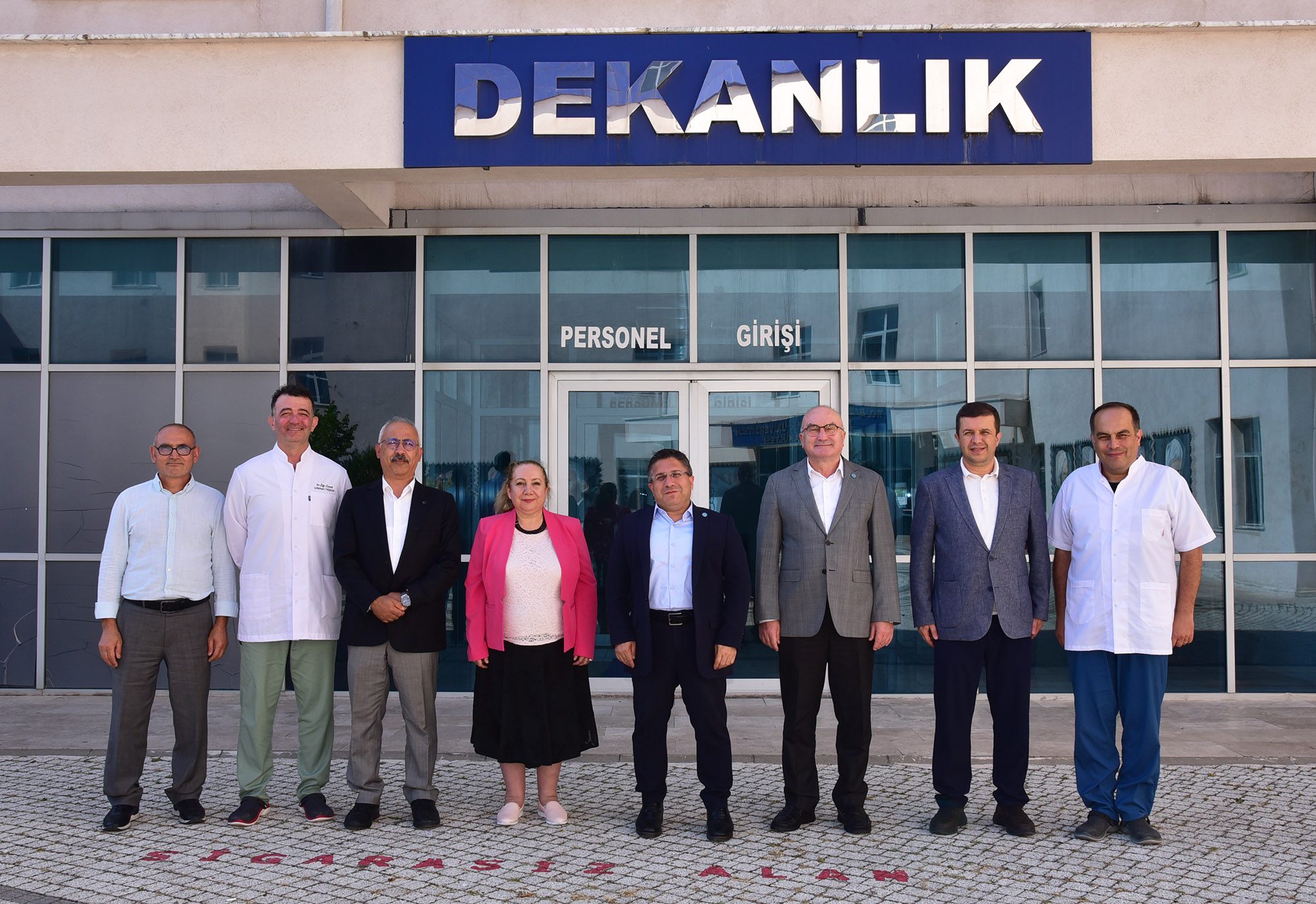 Rektör Oğurlu ve Üniversite Üst Yönetiminden Tıp Fakültesi Dekanlığına Tebrik Ziyareti