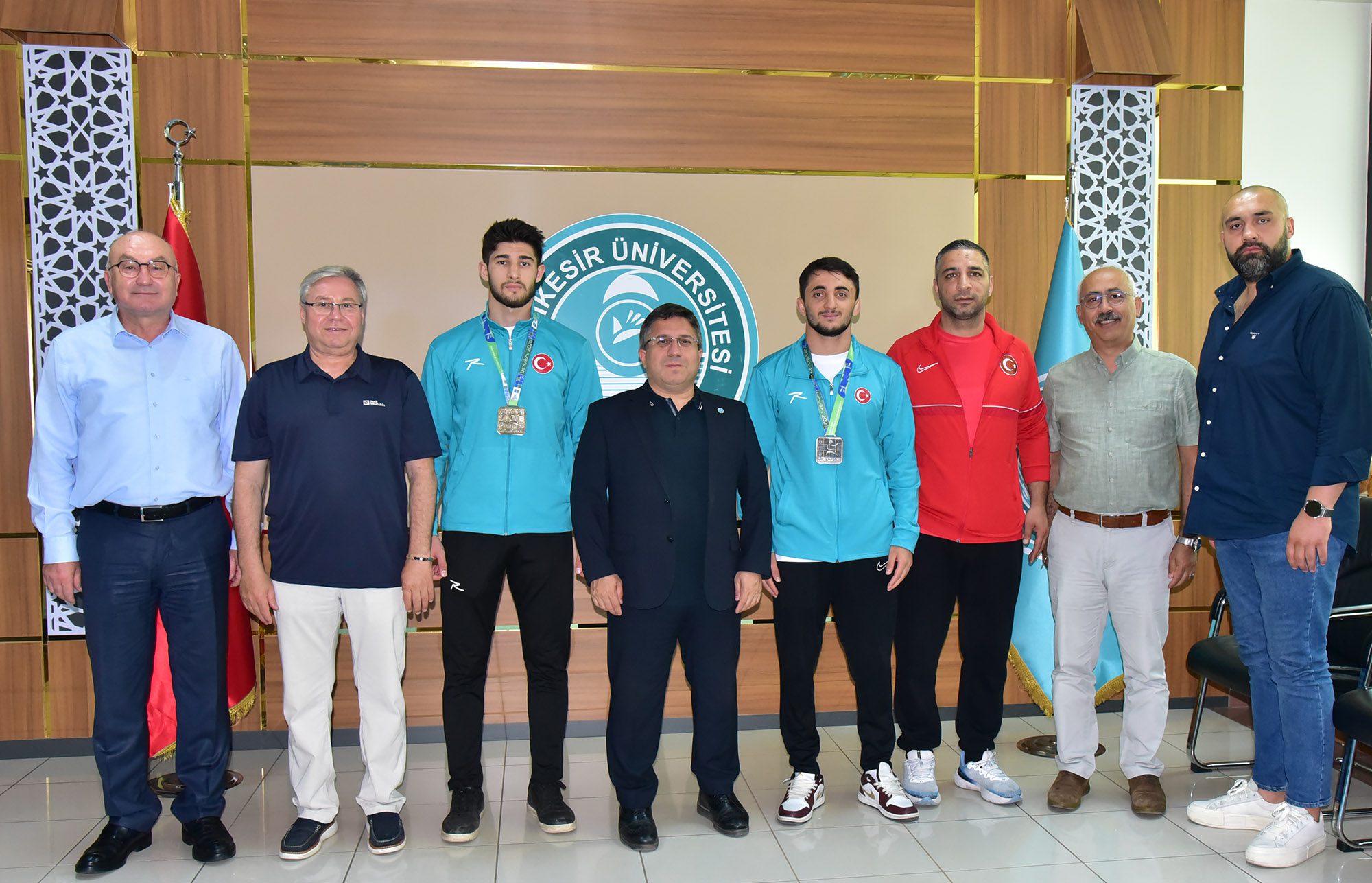 BAÜN’lü Dünya Şampiyonlarından Rektör Oğurlu’ya Ziyaret