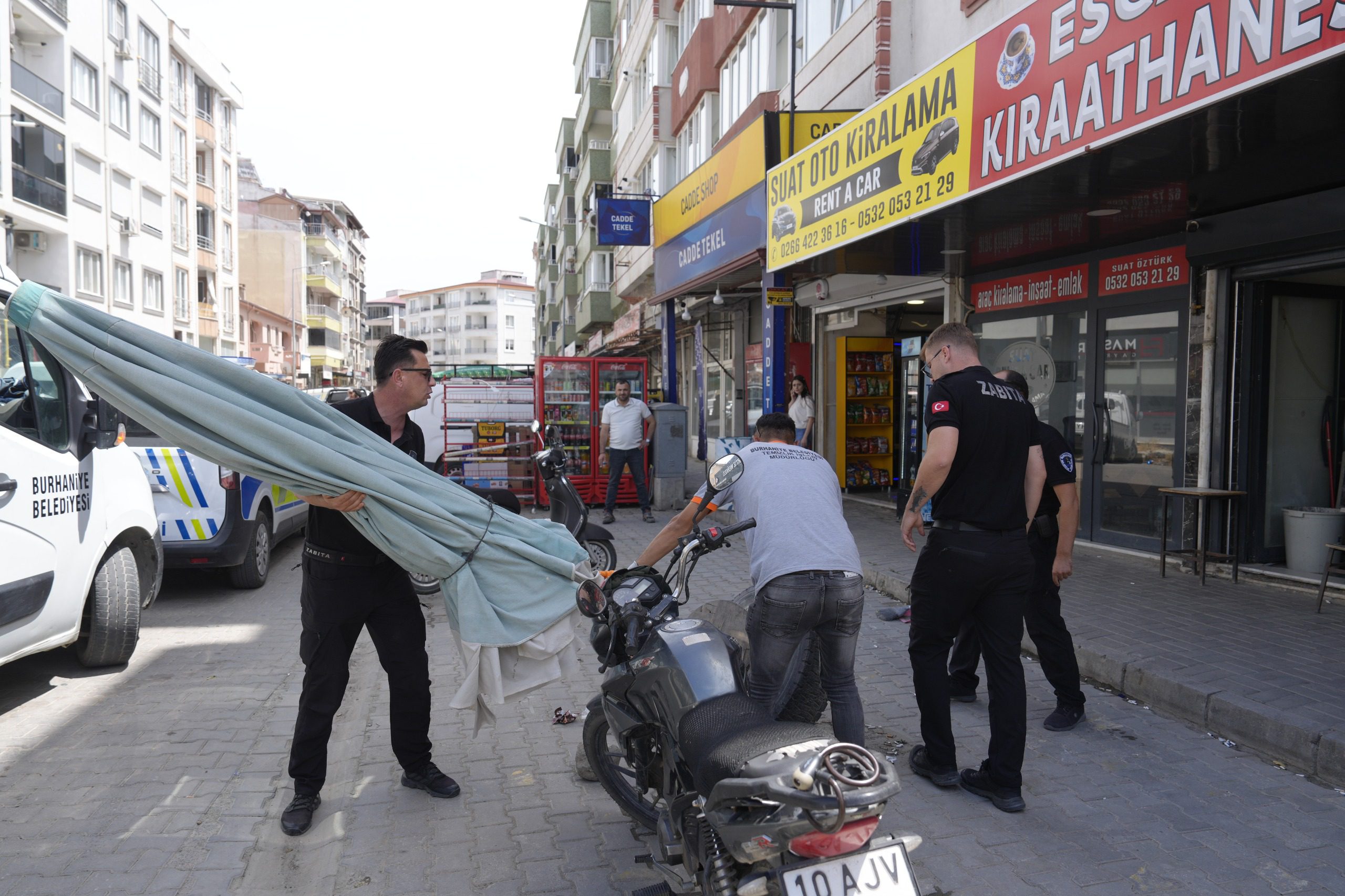 BURHANİYE’DE KALDIRIM VE YOL İŞGALLERİNE KARARLI MÜDAHALE