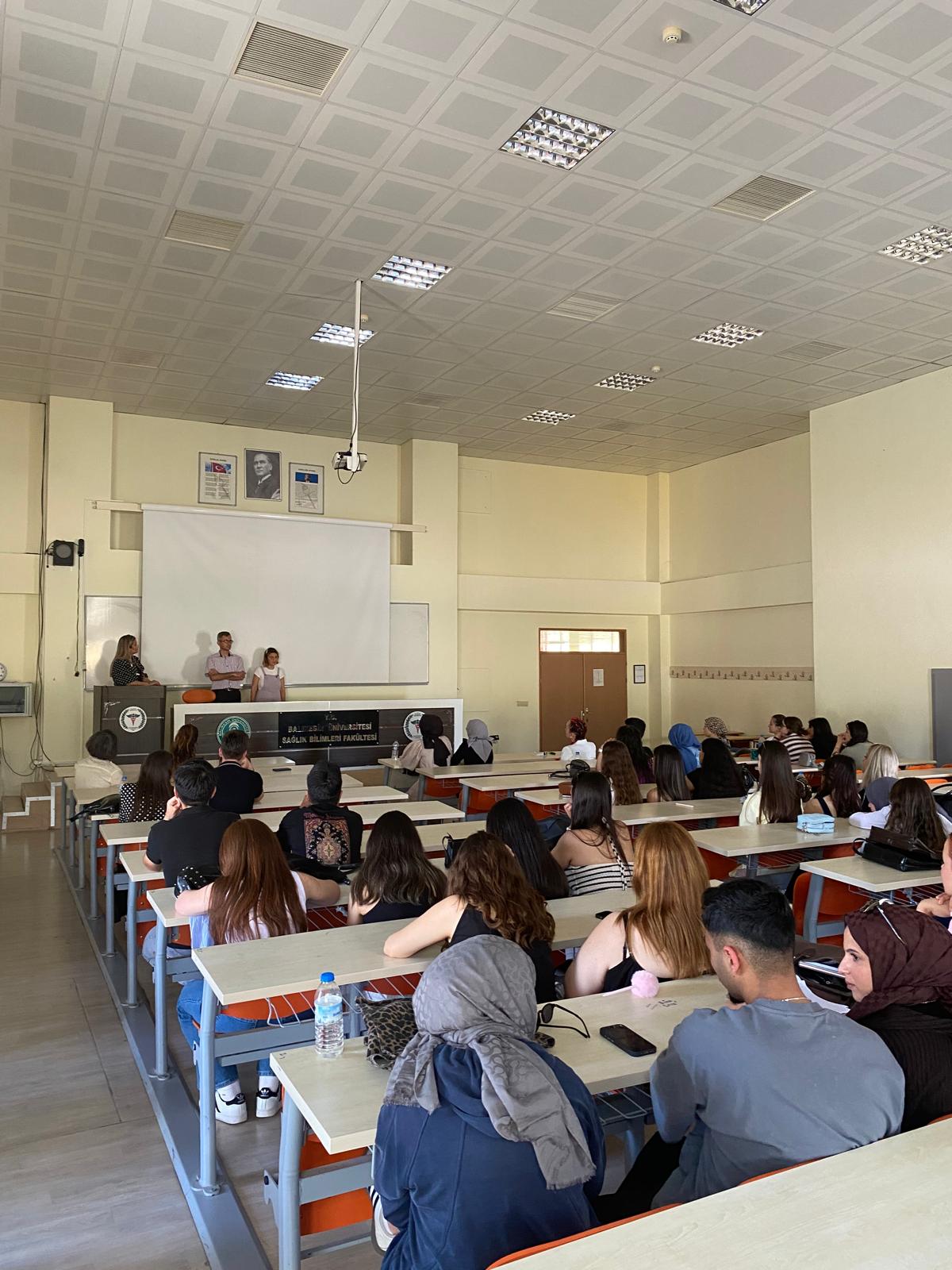 ALTI NOKTA KÖRLER DERNEĞİ’NDEN BALIKESİR ÜNİVERSİTESİ ÖĞRENCİLERİNE KONFERANS