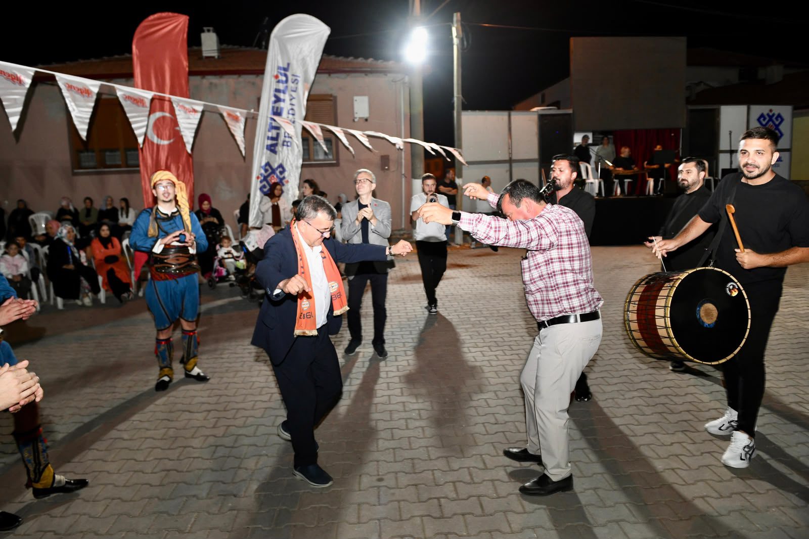 ALTIEYLÜL’DE YAZ COŞKUSUNUN İKİNCİ DURAĞI YAKUPKÖY OLDU