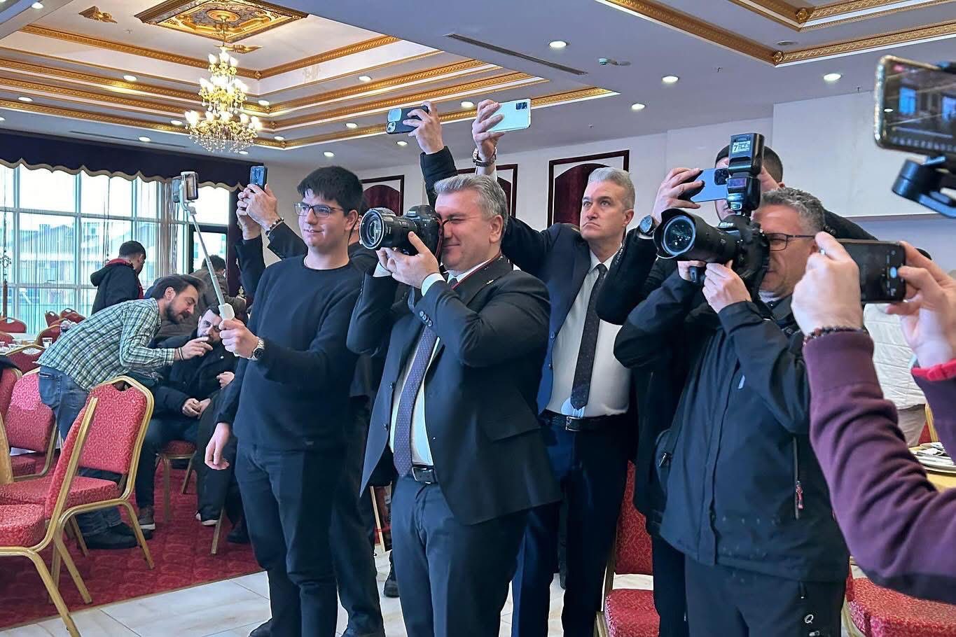 Medyanın varlığı, demokratik ve şeffaf toplumun olmazsa olmaz koşuludur