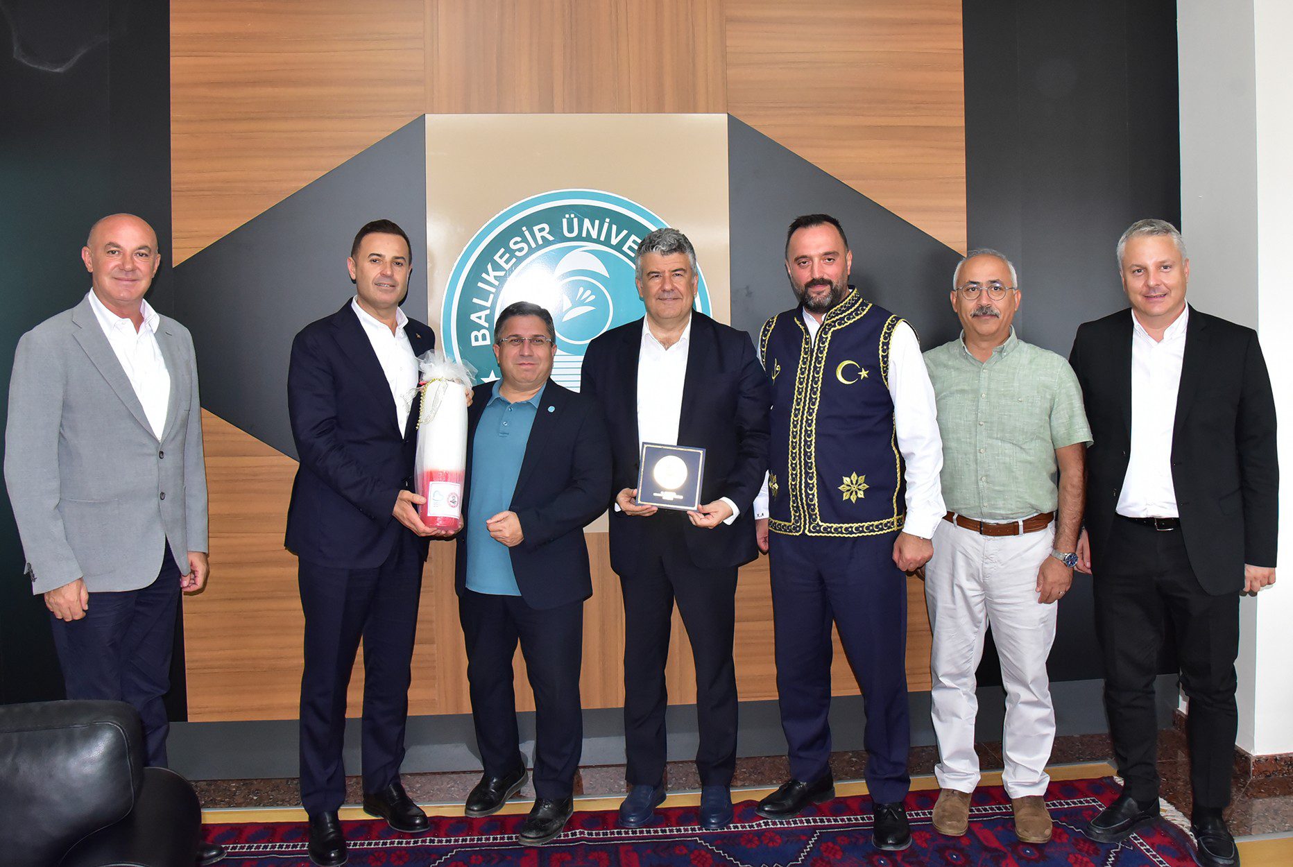 Balıkesir Büyükşehir Belediye Başkanı Ahmet Akın’dan Rektör Oğurlu’ya 66.  Geleneksel Kurtdereli Mehmet Pehlivan Güreşleri Daveti