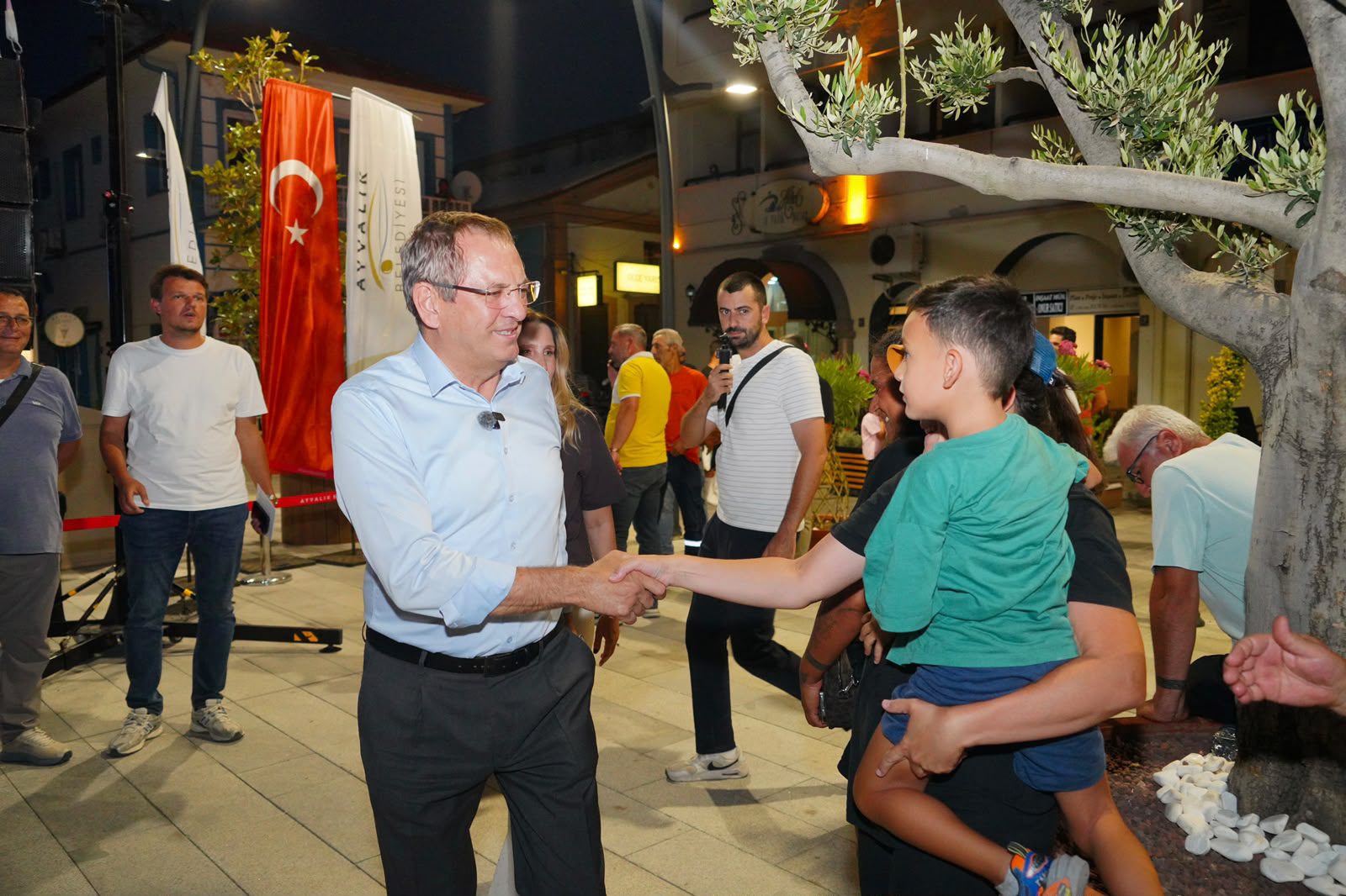 AYVALIK, TARİHİ GÜMRÜK MEYDANI’NA KAVUŞTU