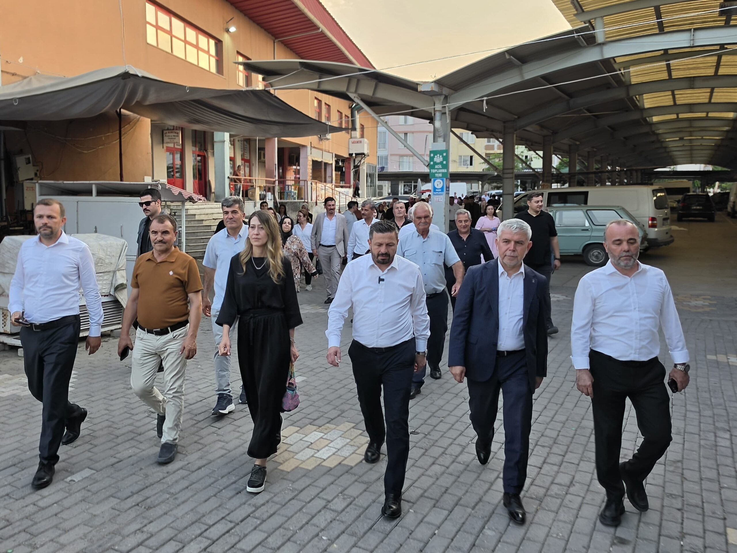 AK PARTİ BALIKESİR İL BAŞKANLIĞI’NDAN ÇİFTE ANLAMLI PROGRAM: AK DAVANIN 25. YILINDA SINDIRGI’DA DUALAR YÜKSELDİ