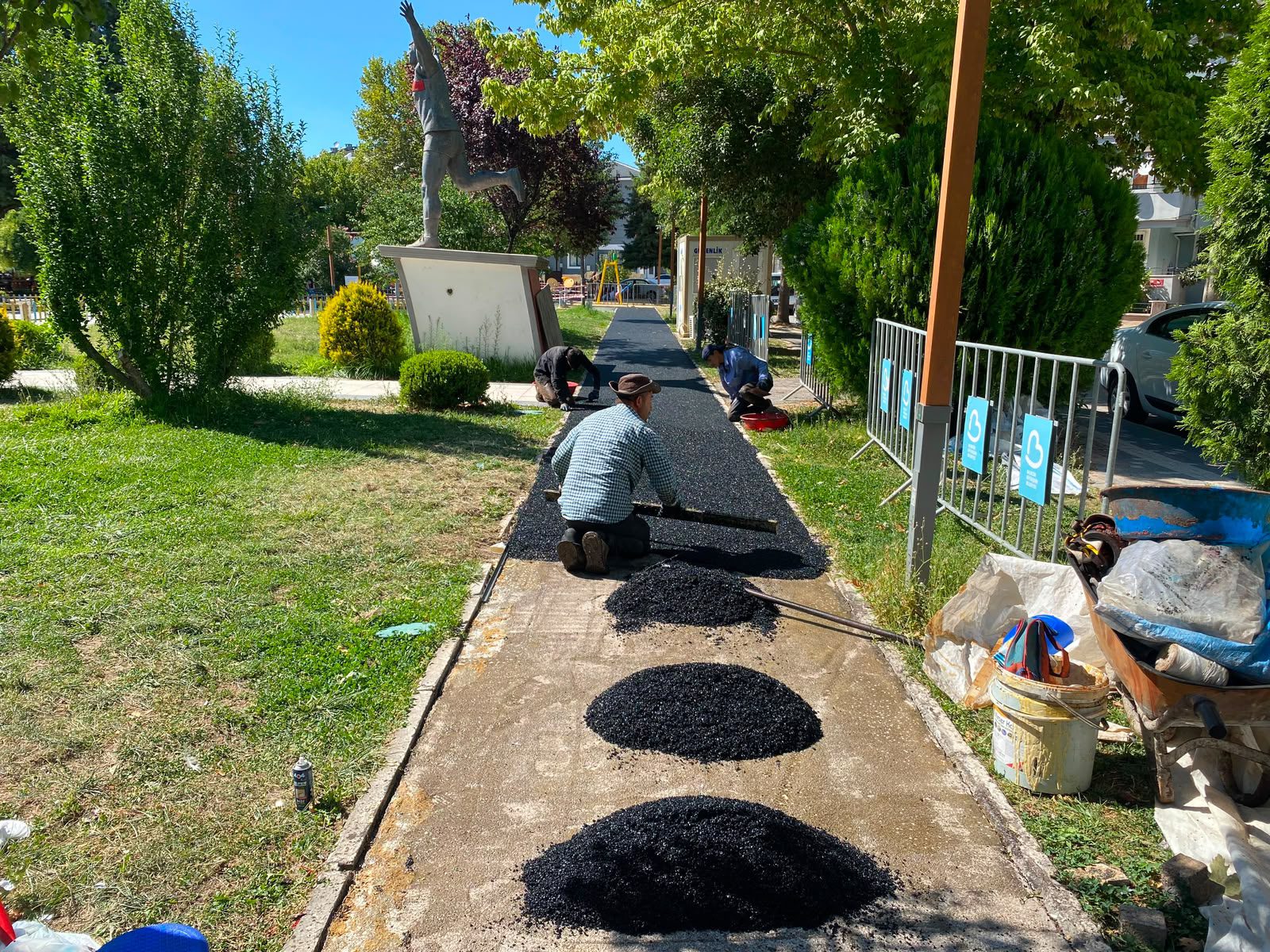 ALTIEYLÜL’DE PARKLARA GÜVENLİ VE MODERN DOKUNUŞ
