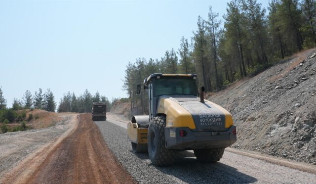 dursunbeyde_baskan_akinin_soz_verdigi_yol_tamamlandi_2